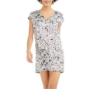 🔴Bar III Black and White V-Neck Sheath Dress